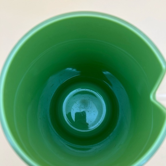 Pottery Barn Alfresco Acrylic Drink Pitcher  Green Vintage 2 Qt NWT Flawed - Picture 3 of 11